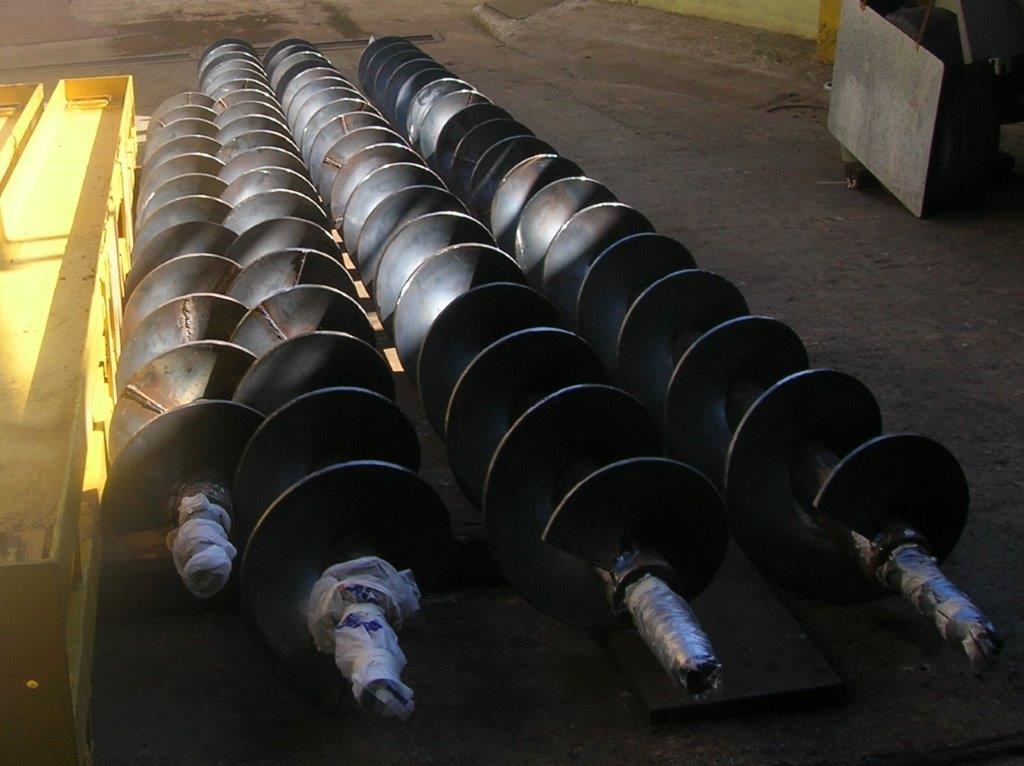 Sinfines fabricados para transporte y manejo de materiales